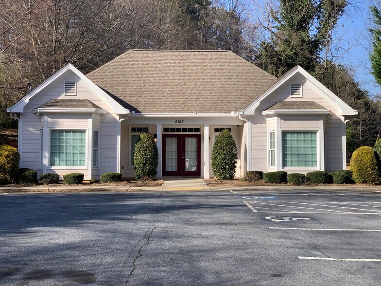 Primary Photo Of 5102 Covington Hwy, Decatur Medical For Sale