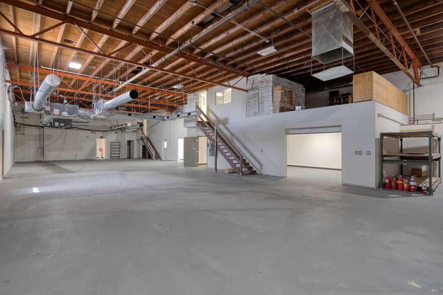 More Photos Of 320 Kentucky St, Bakersfield Manufacturing For Sale