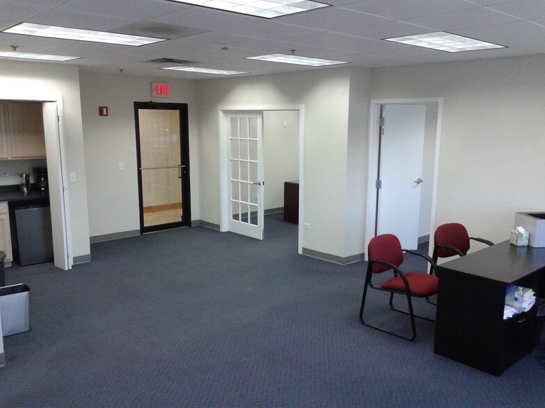 More Photos Of 1530 N Randall Rd, Elgin Medical For Lease