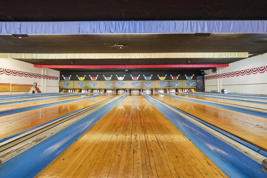 More Photos Of 420 Main St, Colusa Bowling Alley For Sale