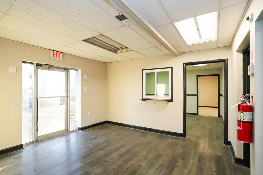 More Photos Of 1301 Fabricon Blvd, Jeffersonville Light Manufacturing For Lease