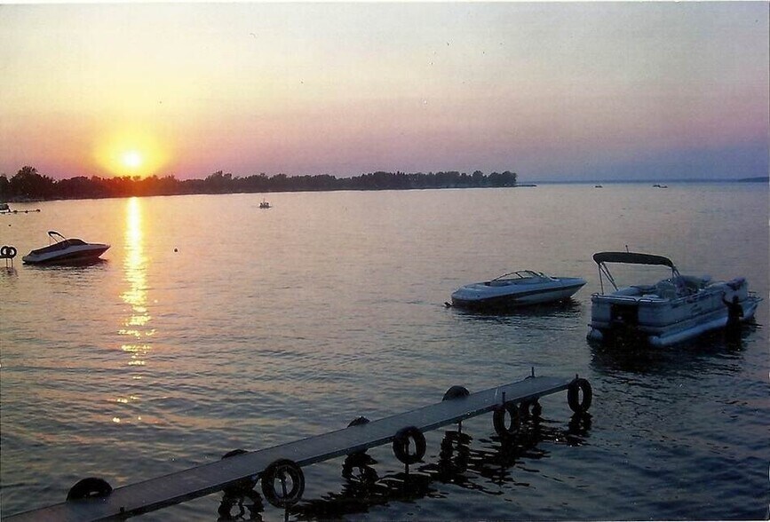 More Photos Of 117 4th St, Prudenville Hotel For Sale