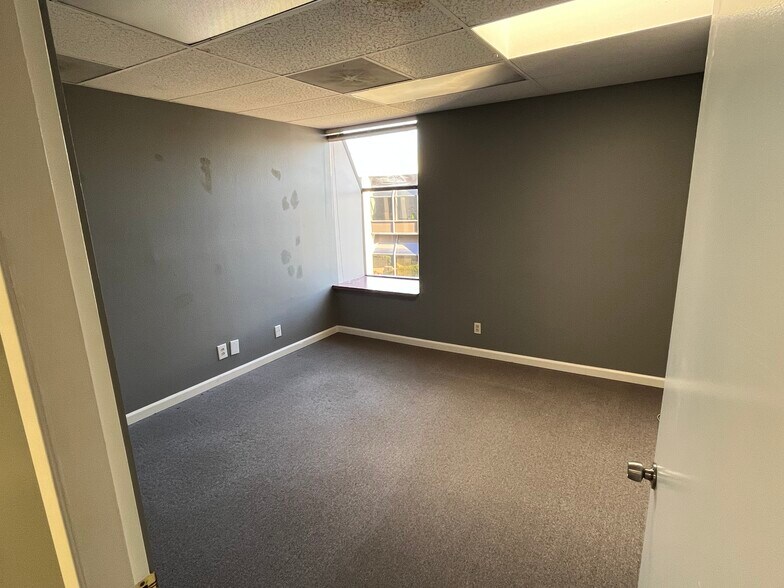 More Photos Of 4550 Kearny Villa Rd, San Diego Office For Sale