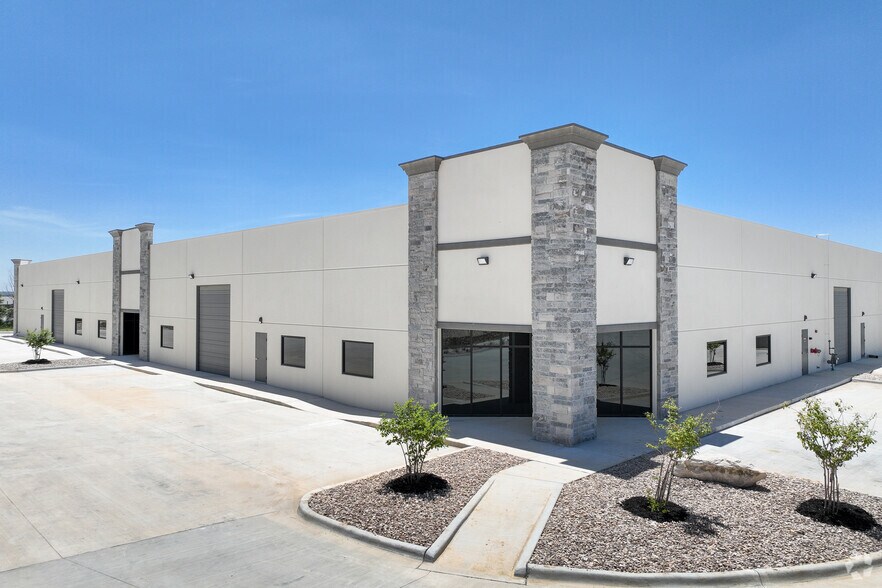Primary Photo Of 120 Business Pk Dr, Hudson Oaks Warehouse For Lease