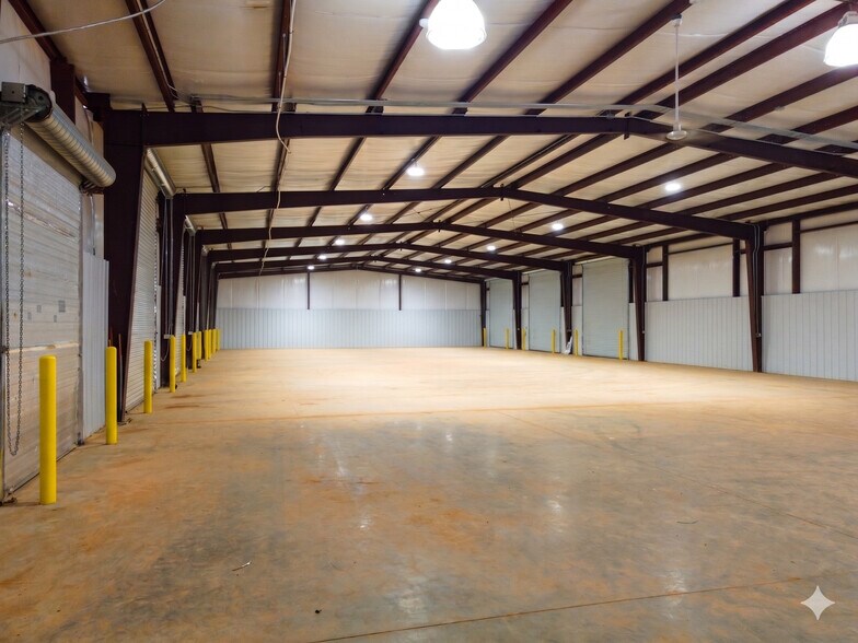 More Photos Of 2749 Providence Church Rd, Lavonia Warehouse For Lease