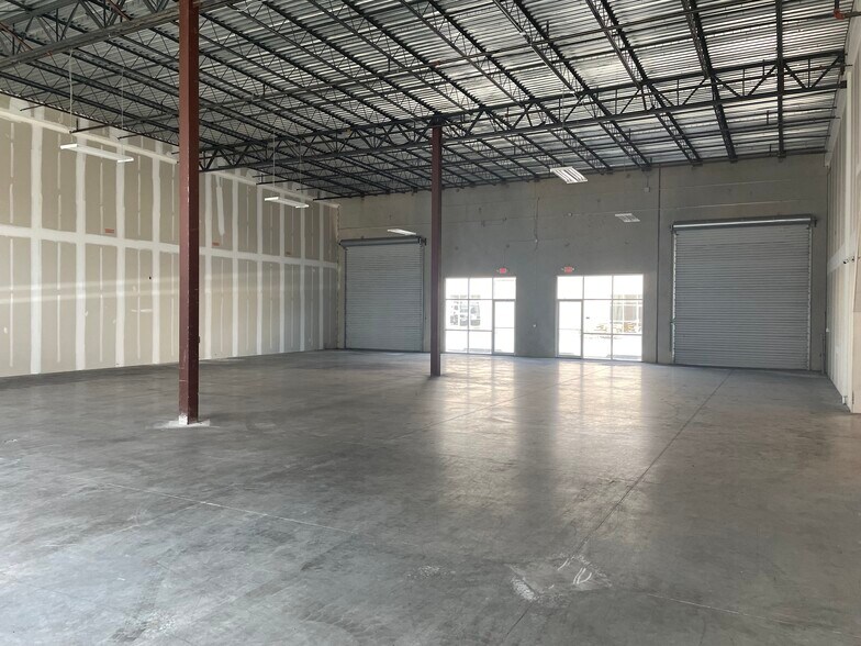 More Photos Of 588 Monroe Rd, Sanford Showroom For Lease