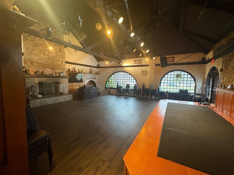 More Photos Of 1464 Kingstown Rd, South Kingstown Restaurant For Sale