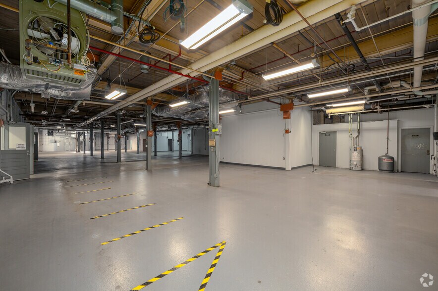 More Photos Of 650 Franklin Ave, Hartford Manufacturing For Sale