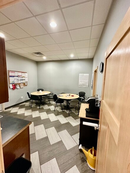 More Photos Of 2231 W Superior St, Duluth Freestanding For Lease