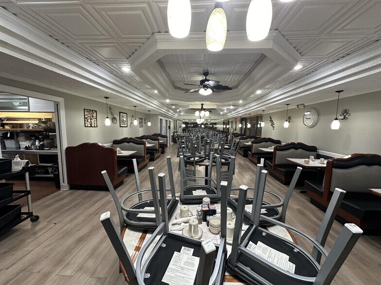 More Photos Of 1427 W Galena Ave, Freeport Freestanding For Sale