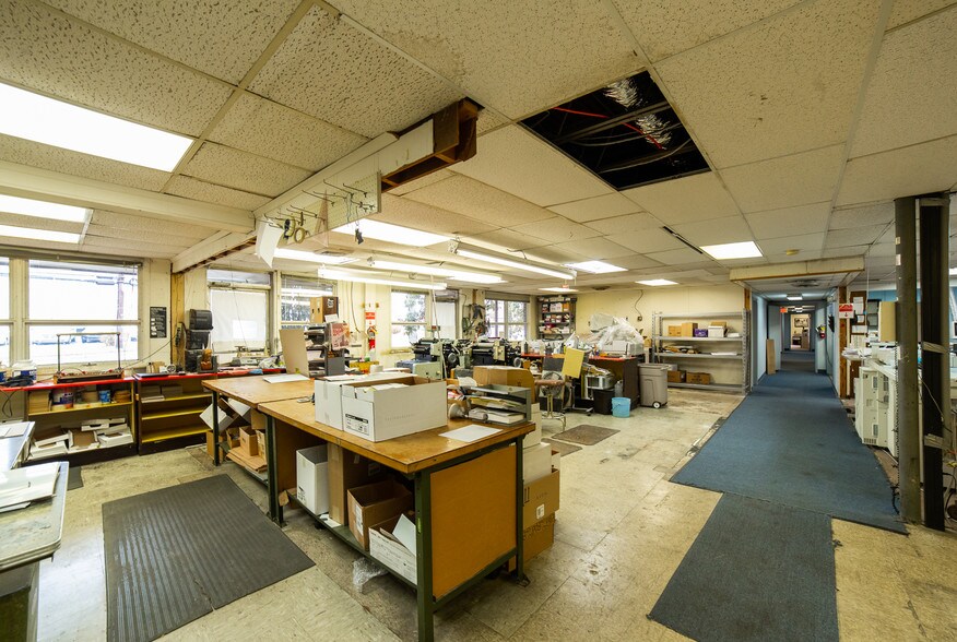 More Photos Of 1300 Industrial Blvd, Southampton Light Distribution For Sale