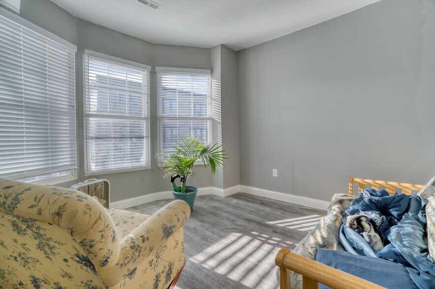 More Photos Of 3817 Pacific Ave, Wildwood Restaurant For Sale