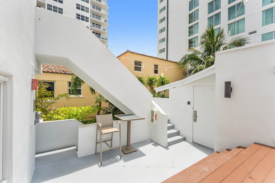 More Photos Of 3020-3024 Seville St, Fort Lauderdale Hotel For Sale
