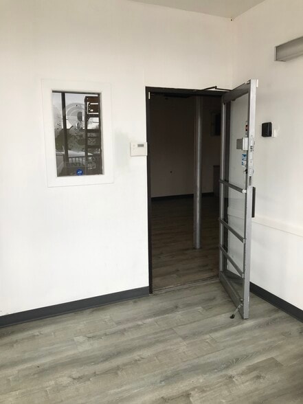 More Photos Of 4616 W Fullerton Ave, Chicago Light Manufacturing For Sale