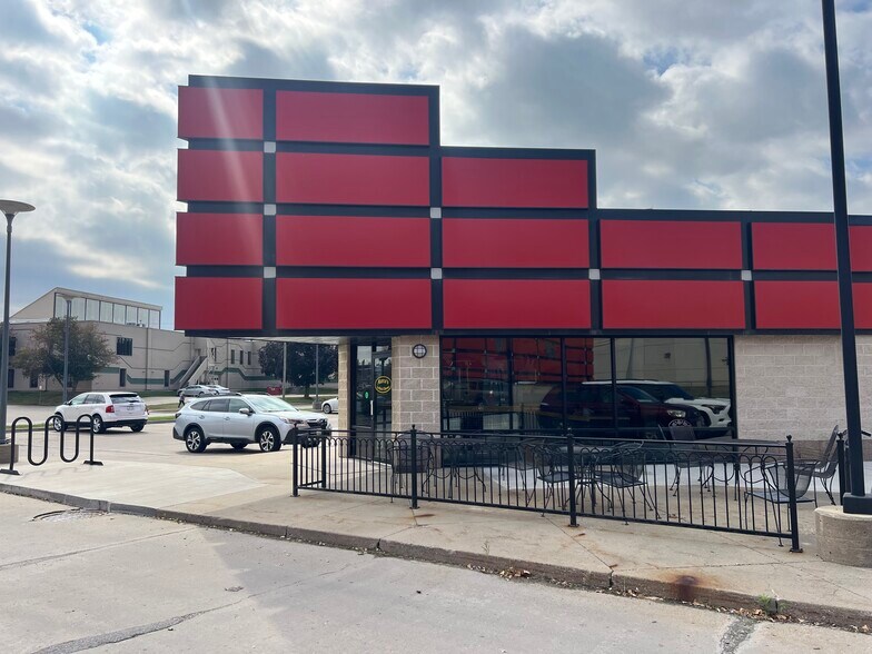 More Photos Of 1621 S 1st Ave, Iowa City Fast Food For Lease