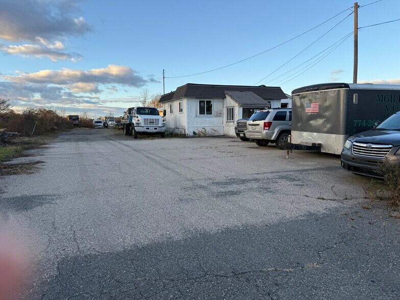 More Photos Of 477 Hartford Avenue West, Uxbridge Flex For Sale