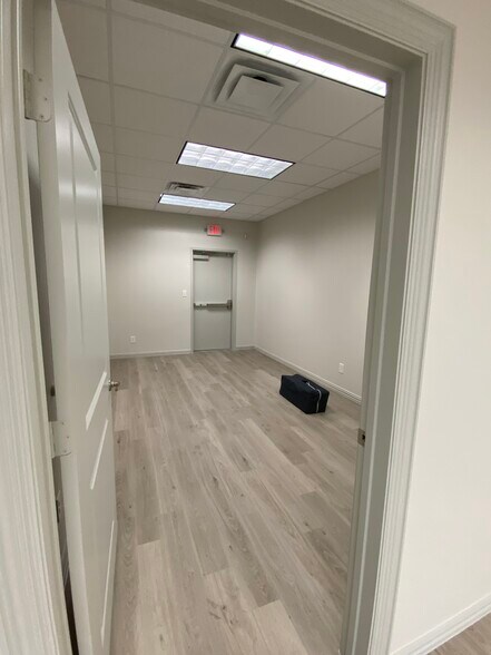 More Photos Of 7115 FM 2920, Spring Unknown For Lease
