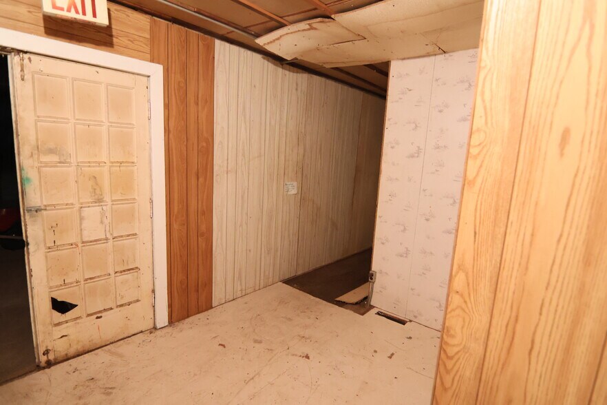 More Photos Of 145 S Randall Ave, Janesville Specialty For Sale