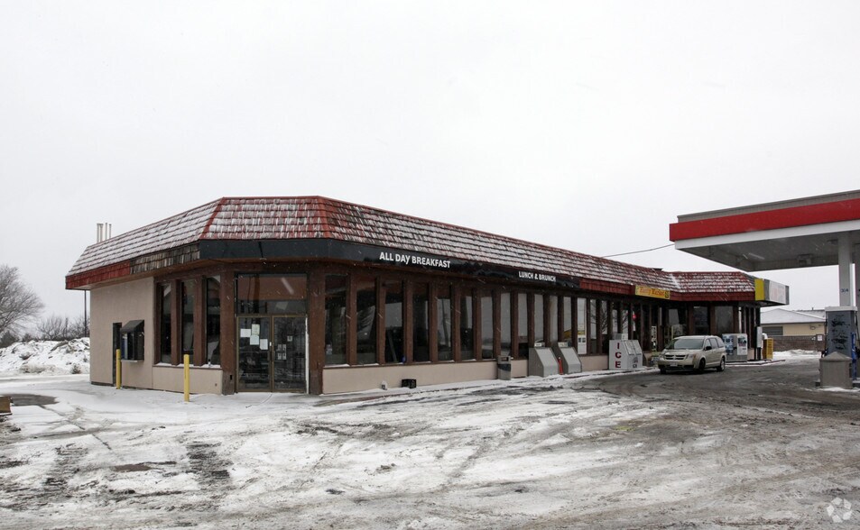 Primary Photo Of 14010 Hurontario St, Caledon Convenience Store For Lease