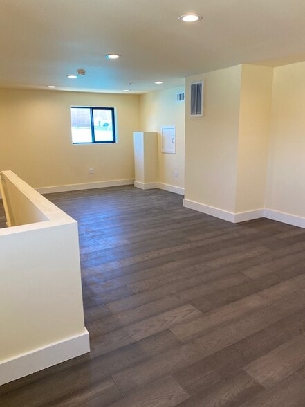 More Photos Of 2557 El Camino Real, Redwood City Storefront Retail Office For Lease