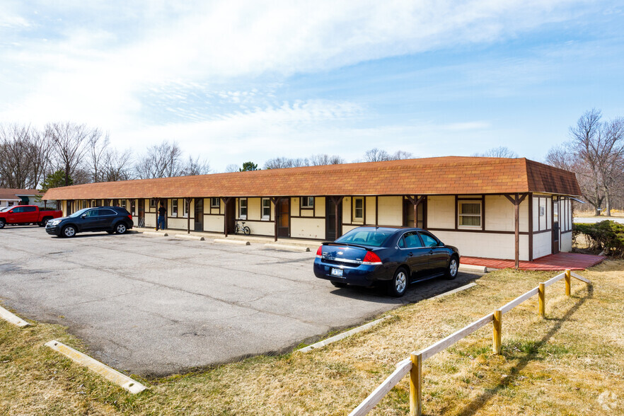 Primary Photo Of 11920 Telegraph Rd, Carleton Hotel For Sale