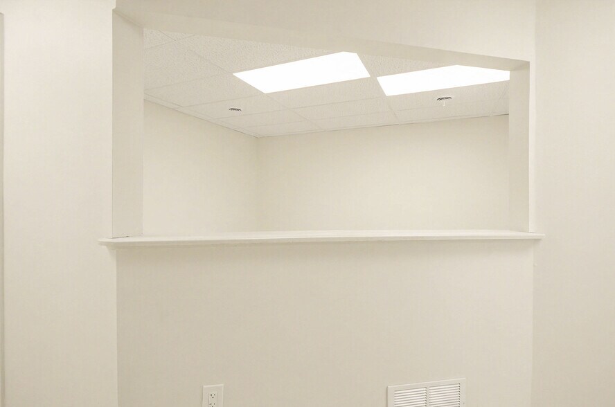 More Photos Of 28410 Harper Ave, Saint Clair Shores General Retail For Lease