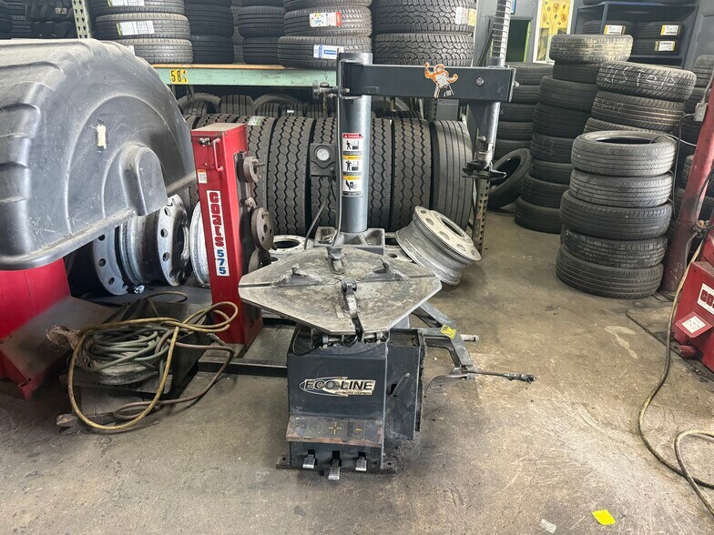 More Photos Of 5201 NW 36th Ave, Miami Light Manufacturing For Sale