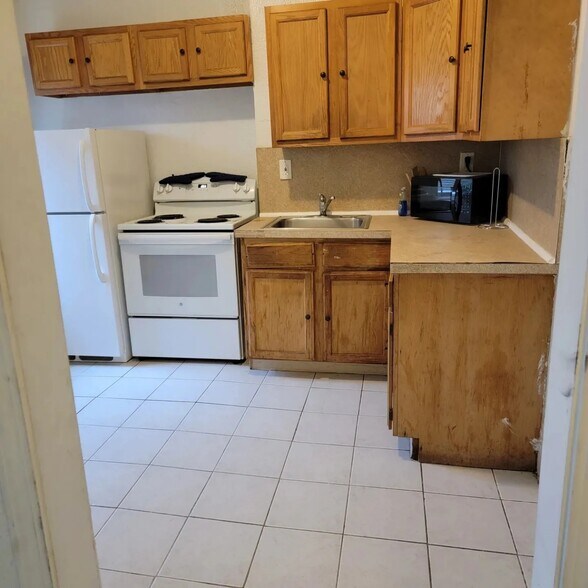 More Photos Of 1874 Marloes Ave, Cleveland Apartments For Sale