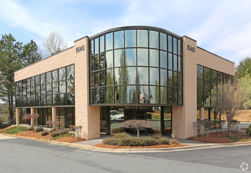 More Photos Of 1540 Westbrook Plaza Dr, Winston-Salem Unknown For Lease