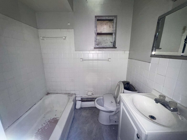 More Photos Of 1928-1934 Grand Ave, Cincinnati Apartments For Sale