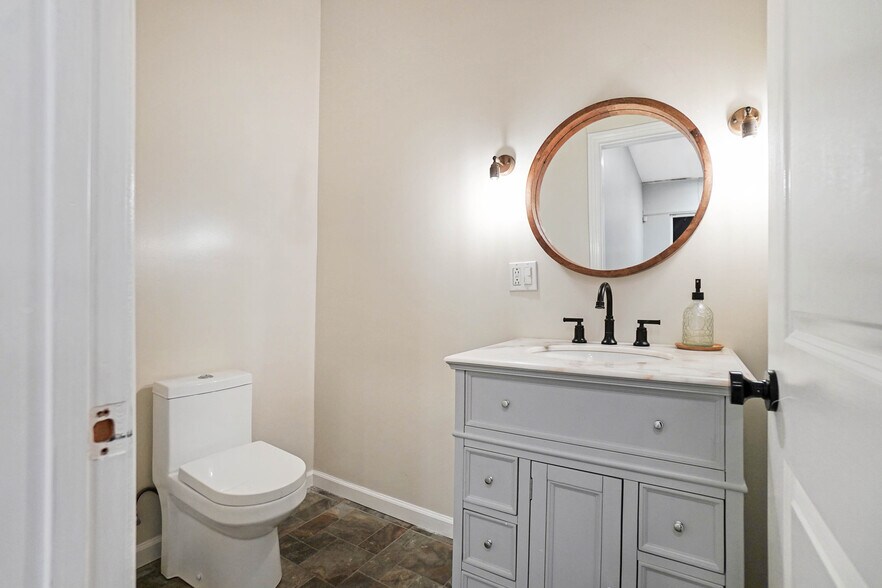 More Photos Of 649 23rd St, Richmond General Retail For Sale