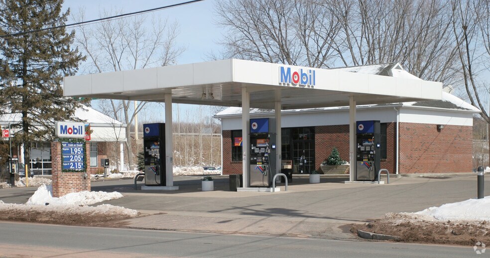 More Photos Of 2952 Main St, Glastonbury Service Station For Lease