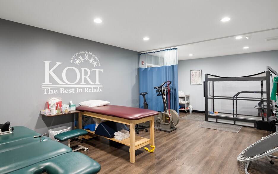 More Photos Of 3121 E 10th St, Jeffersonville Freestanding For Lease