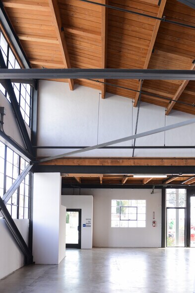 More Photos Of 4000-4010 Chevy Chase Dr, Los Angeles Unknown For Lease