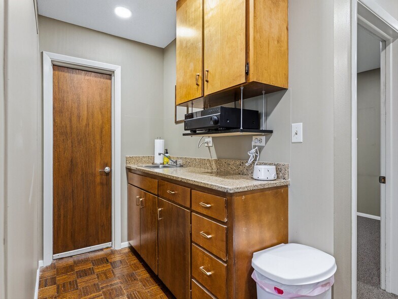 More Photos Of 5 Doctors Park, Asheville Medical For Sale