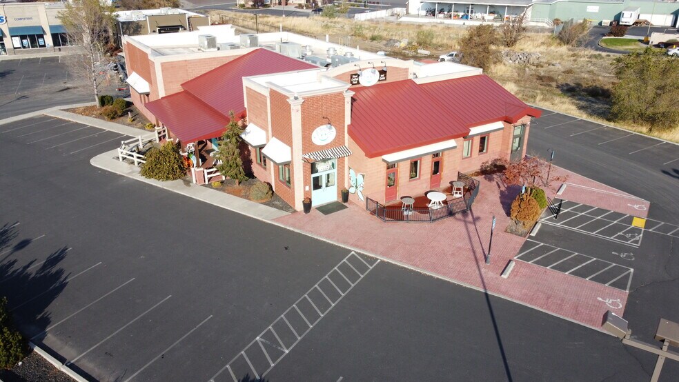 More Photos Of 1619 N 1st St, Hermiston Restaurant For Lease