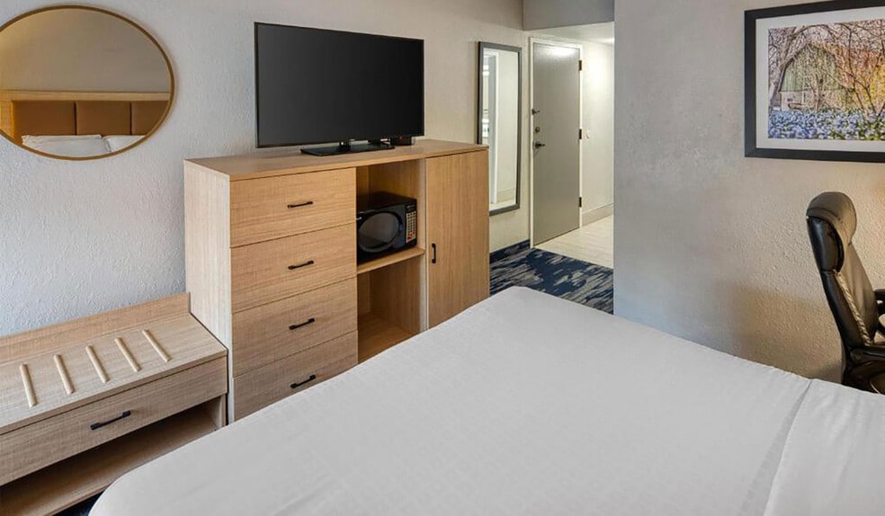 More Photos Of 1030 State Road 229, Batesville Hotel For Sale