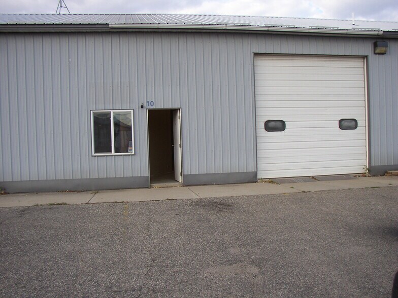 More Photos Of 945 5th Ave SE, Hutchinson Light Manufacturing For Lease