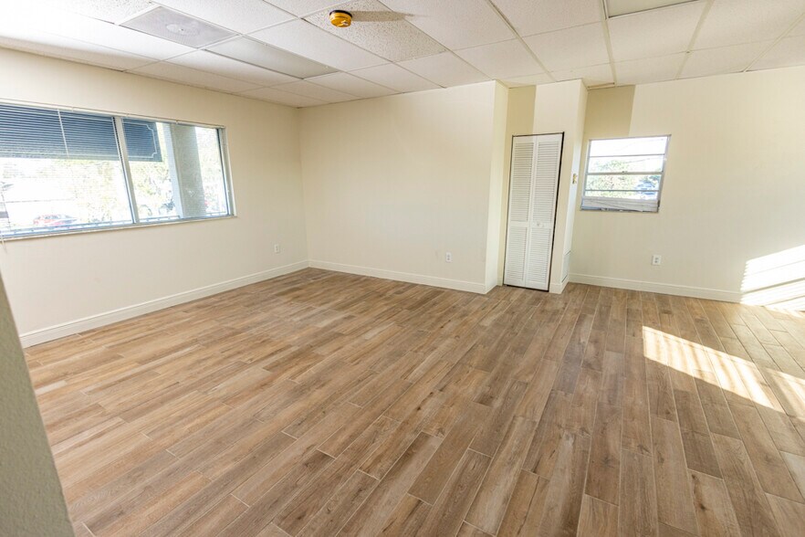 More Photos Of 4911 14th St, Bradenton Unknown For Lease