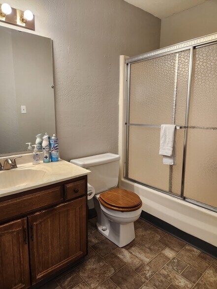 More Photos Of 445 Kristen Ct, Montrose Warehouse For Sale