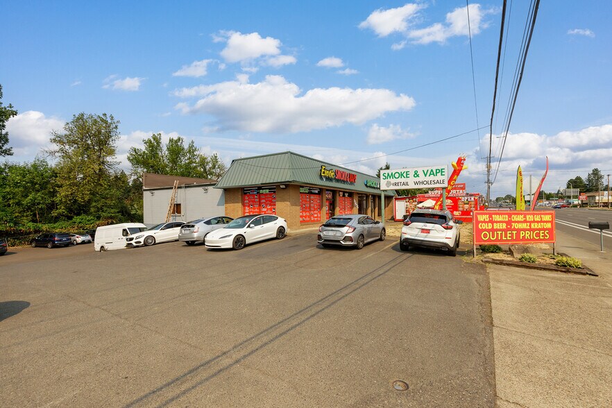 More Photos Of 17635 SE McLoughlin Blvd, Milwaukie Freestanding For Sale