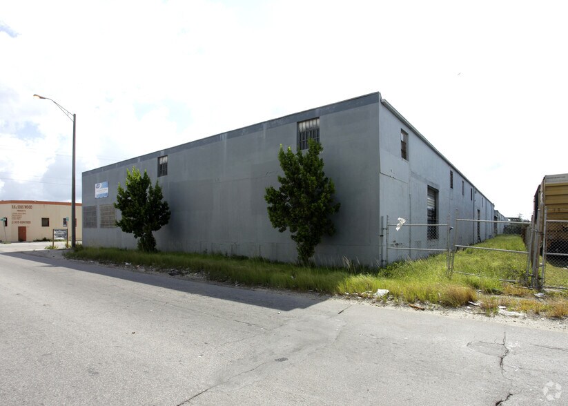 More Photos Of 3690 NW 52nd St, Miami Warehouse For Lease