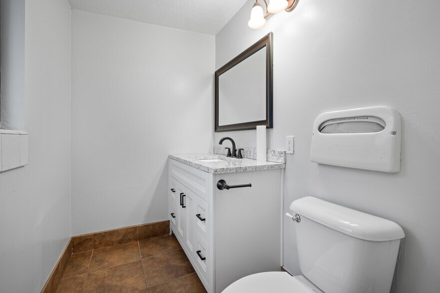 More Photos Of 9386 S Redwood Rd, West Jordan Office For Sale