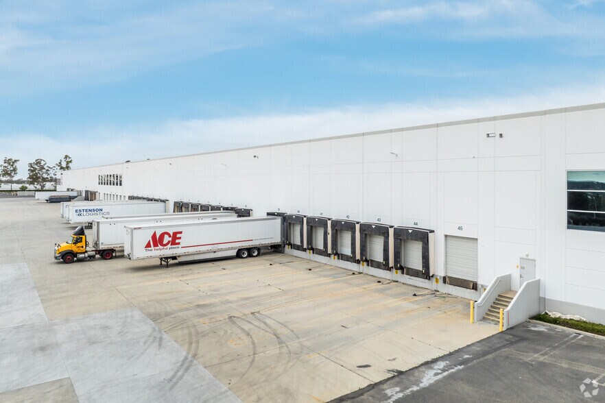 More Photos Of 50 Icon, Foothill Ranch Manufacturing For Lease
