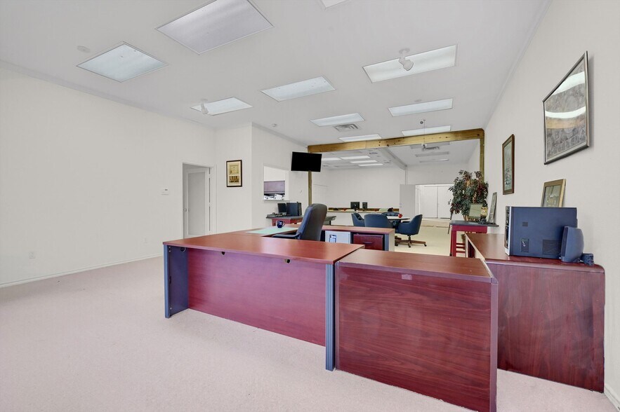 More Photos Of 18987 W US Highway 82, Sherman Industrial For Sale