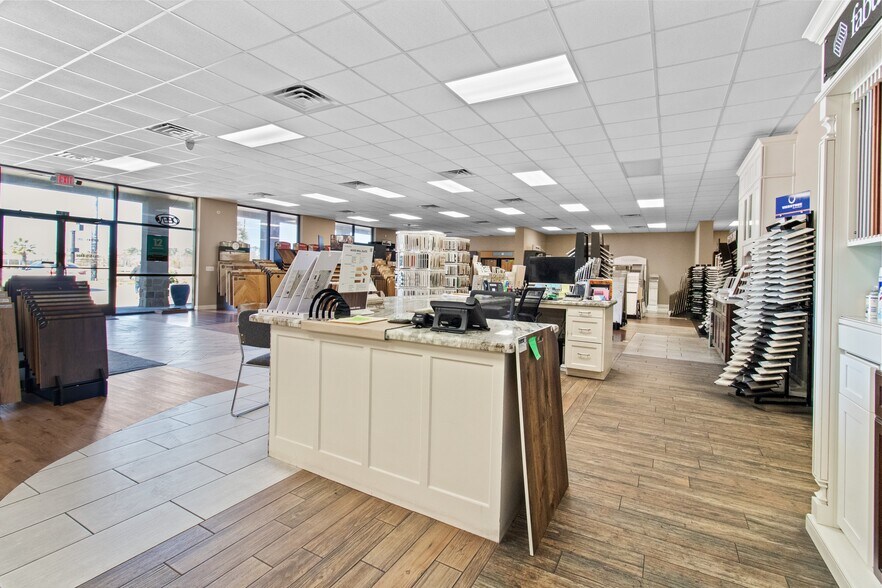 More Photos Of 7910 N Hwy 146, Baytown Showroom For Lease