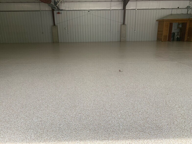 More Photos Of 3737 Antioch Lane, Osage Beach Warehouse For Lease