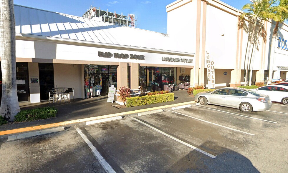 More Photos Of 1303-1497 SE 17th St, Fort Lauderdale General Retail For Lease