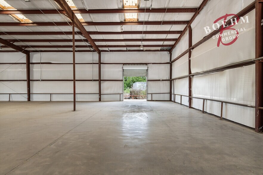 More Photos Of 995 Industrial Blvd, Del Rio Distribution For Lease