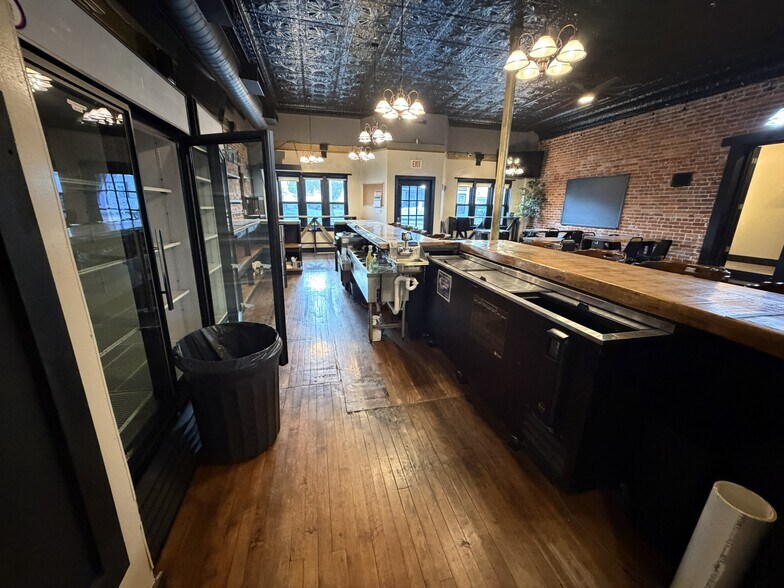 More Photos Of 244 N Main St, Monticello Flex For Sale